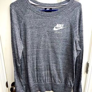 NIKE PULLOVER NEVER WORN.